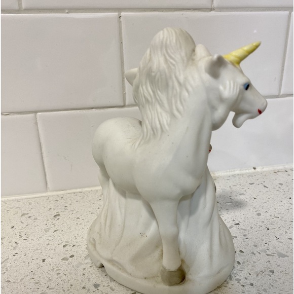 Vintage Flambro Fine Porcelain Woman with Unicorn and Foal Figurine - Picture 4 of 6